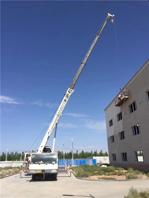 汉阳区“轻装强干”—— 吊车的 “轻量化臂架” 技术